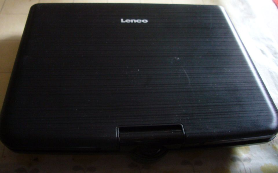 LENCO  DVP-1035 TRAGBARER  DVD / CD PLAYER 10 ZOLL in Essen