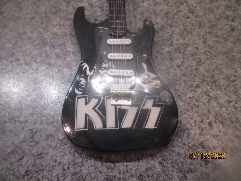 original KISS Deko Merchandise E-Gitarre, ca. 25 cm abzugeben in Augsburg