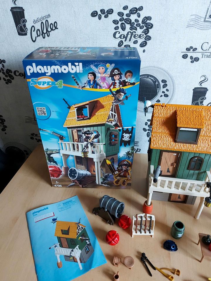Playmobil Piratenhaus mit Zubehör und Karton in Königslutter am Elm