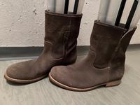 La Martina Stiefeletten 39 grau braun Wildleder Kr. München - Unterföhring Vorschau