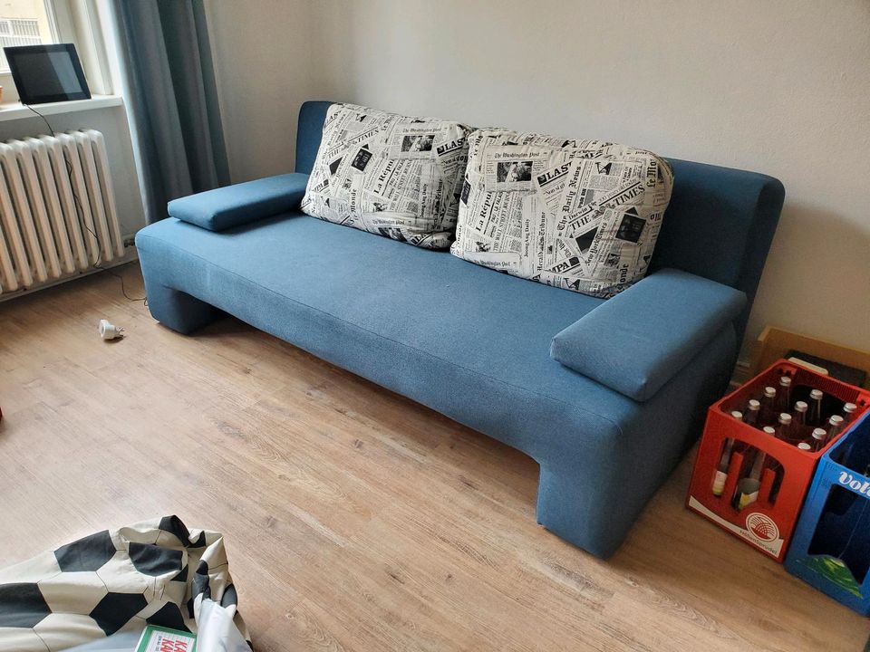 Couch mit Lattenrost in Berlin