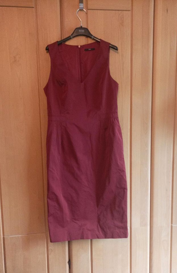 Wunderschönes rotes Etui Kleid von Hugo Boss Gr. 38 in Iserlohn