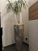 Deko Vase groß 85 cm silber Pflanz-Gefäß Palme Pflanze 90 cm Niedersachsen - Vechta Vorschau