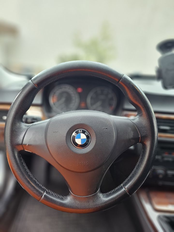 BMW 3er   TÜV BIS MÄRZ 2025 in Calw