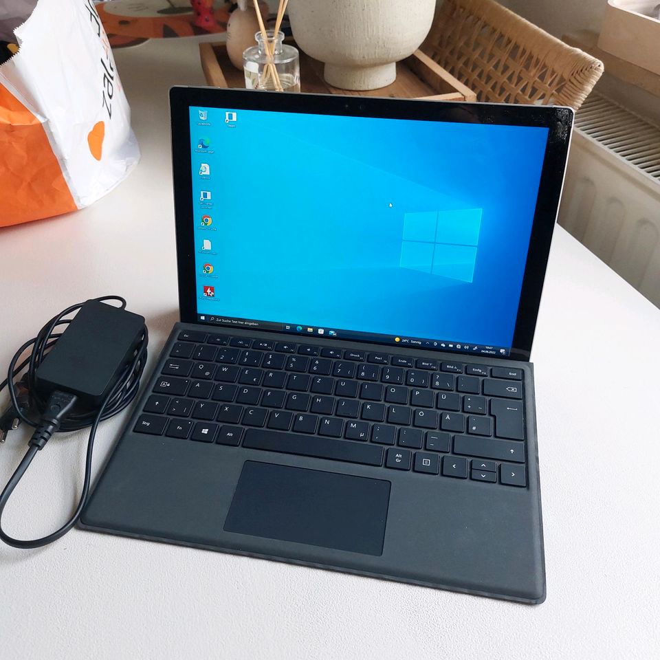Microsoft Surface Pro 4 Tablet/Notebook mit TypeCover in Hannover