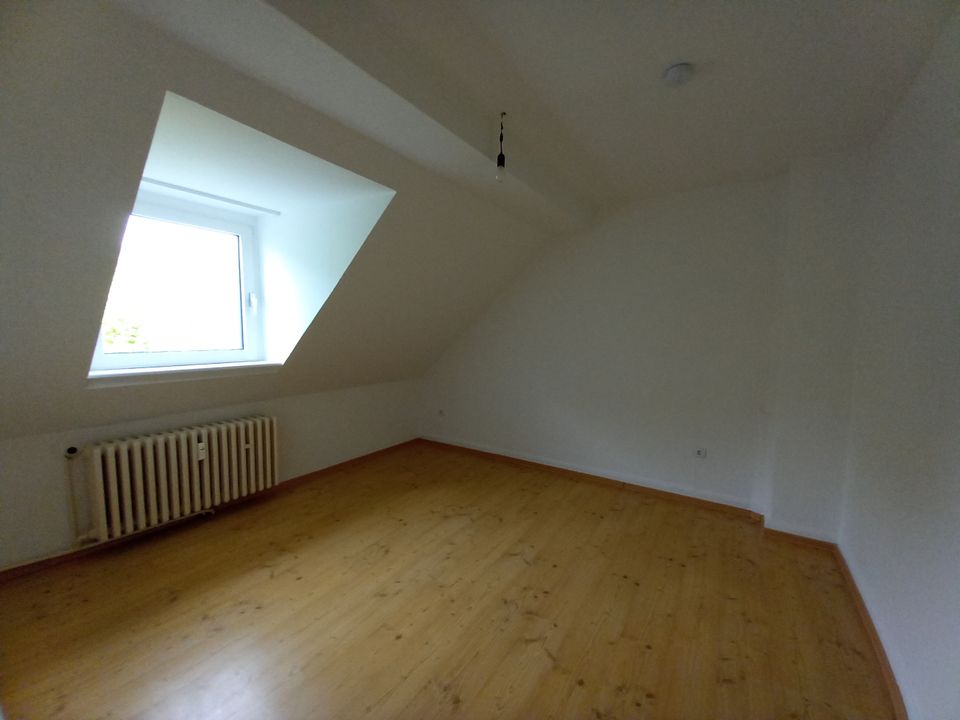 Helle gemütliche 3,5 Zimmer-Wohnung Duisburg Süd - Huckingen in Duisburg