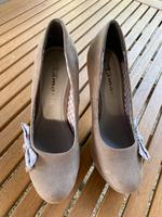 Wunderhübsche gebrauchte Schuhe von Tamaris mit Schleifchen Niedersachsen - Rinteln Vorschau