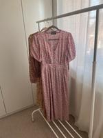 Sommerkleid Blumen pink rosa geblümt Pieces Größe S Nordrhein-Westfalen - Schloß Holte-Stukenbrock Vorschau