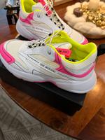 Sehr coole Sneaker Love moschino Gr. 41 Nordrhein-Westfalen - Oberhausen Vorschau