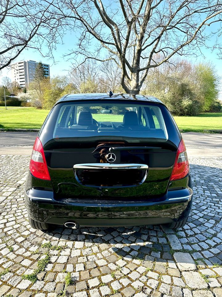 Mercedes A 180 CDI Avangard Automatik mit 109 PS TÜV 05/2025 in Reutlingen