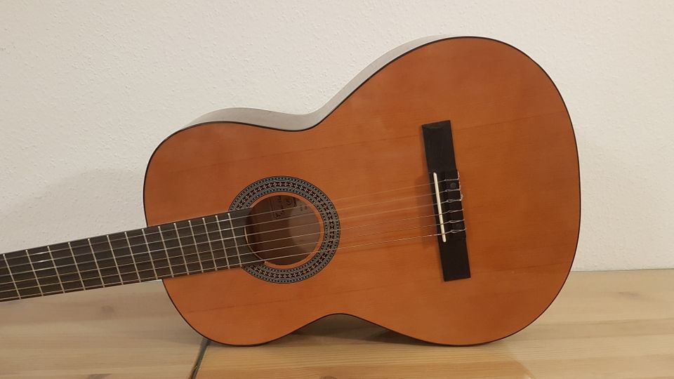 NEU unbenutzt Gitarre Schülergitarre 4/4 + Gitarrenständer Tasche in Bayreuth