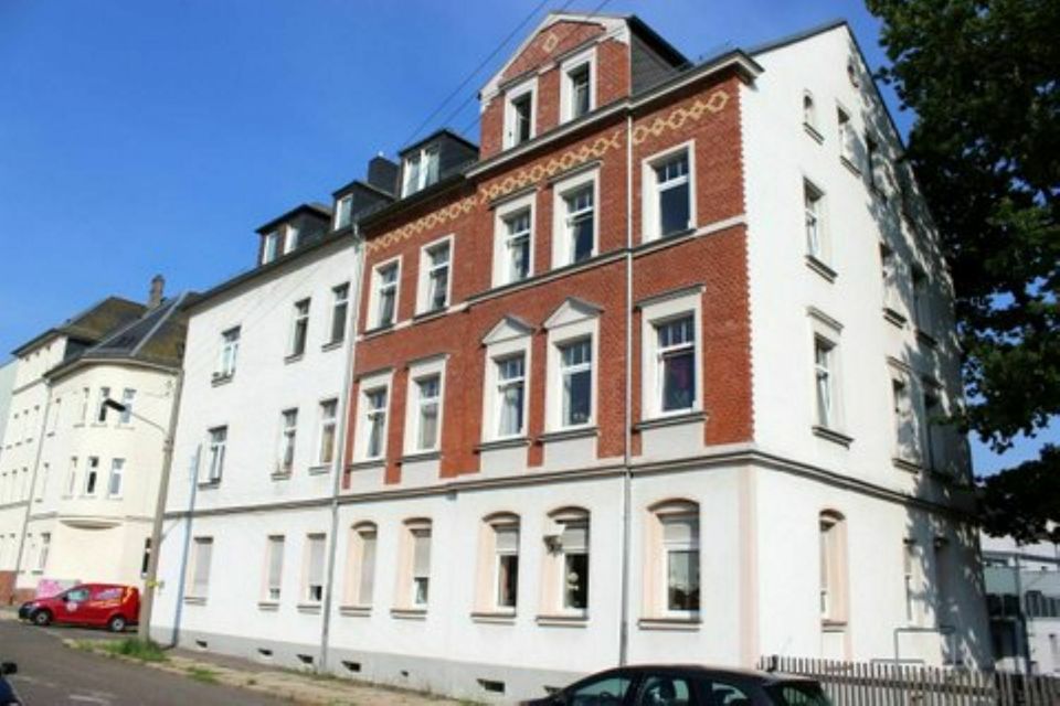 Moderne, helle und gut geschnittene Drei-Raum-Wohnung im Dachgeschoss in Chemnitz