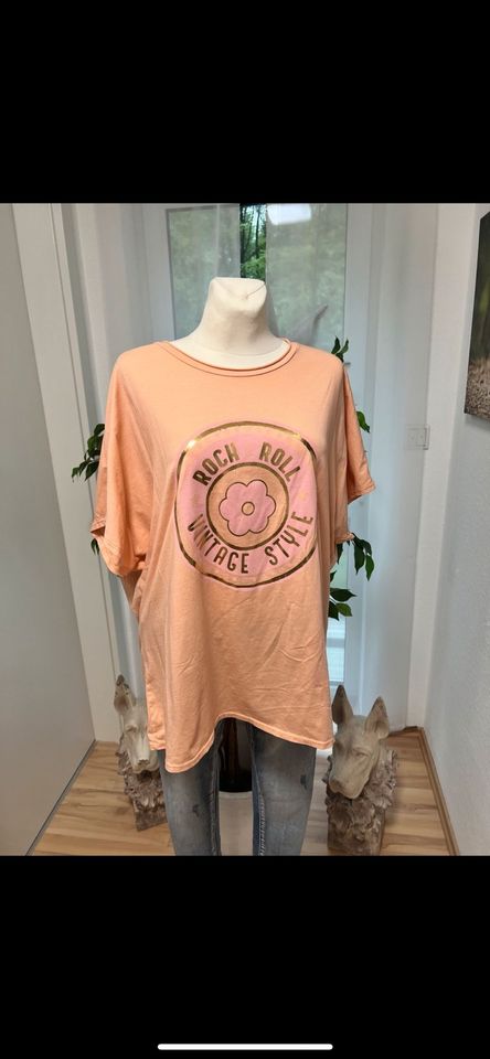 T Shirt in apricot mit Print made in Italy neu in Essen