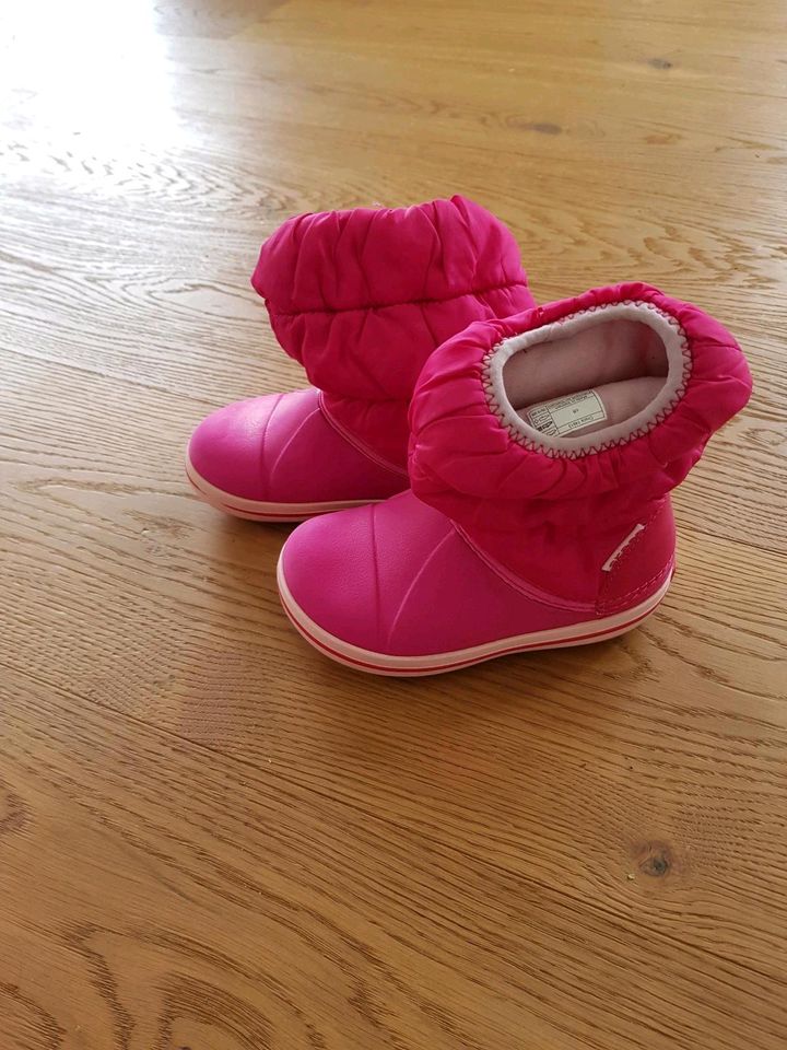 Crocs Schneeschuhe pink c8 ( entspricht 24/25) in Gauting