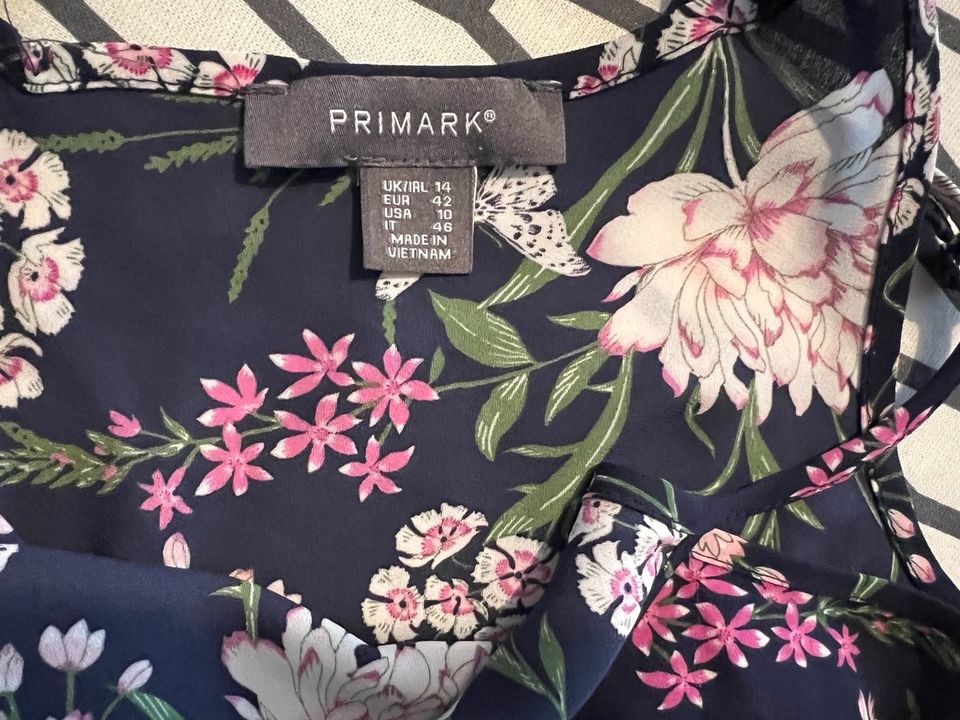 Primark Top Blumenmuster Gr. 42 in Trier