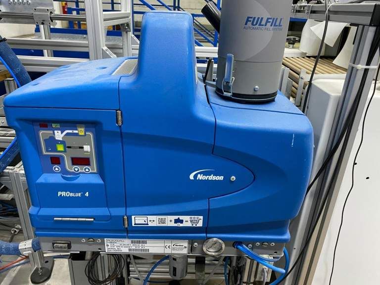 Schmelzkleberpumpe NORDSON ProBlue 4 mit Ansaugschlauch in Müssen