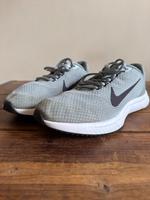NIKE Run all Day Laufschuhe Sneaker Turnschuhe graugrün in 42 Eimsbüttel - Hamburg Rotherbaum Vorschau