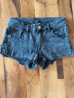 Hot Pants kurze Jeans H+M schwarz Fransen Gr. 158 Hessen - Ober-Ramstadt Vorschau