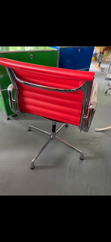 Vitra EA 108 Premium Leder drehbar neuwertig in Wiesbaden