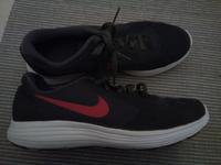 Schuhe Schwarz Rot Weiß Nike Sport Freizeit Sneaker Laufen Joggen Bayern - Gilching Vorschau