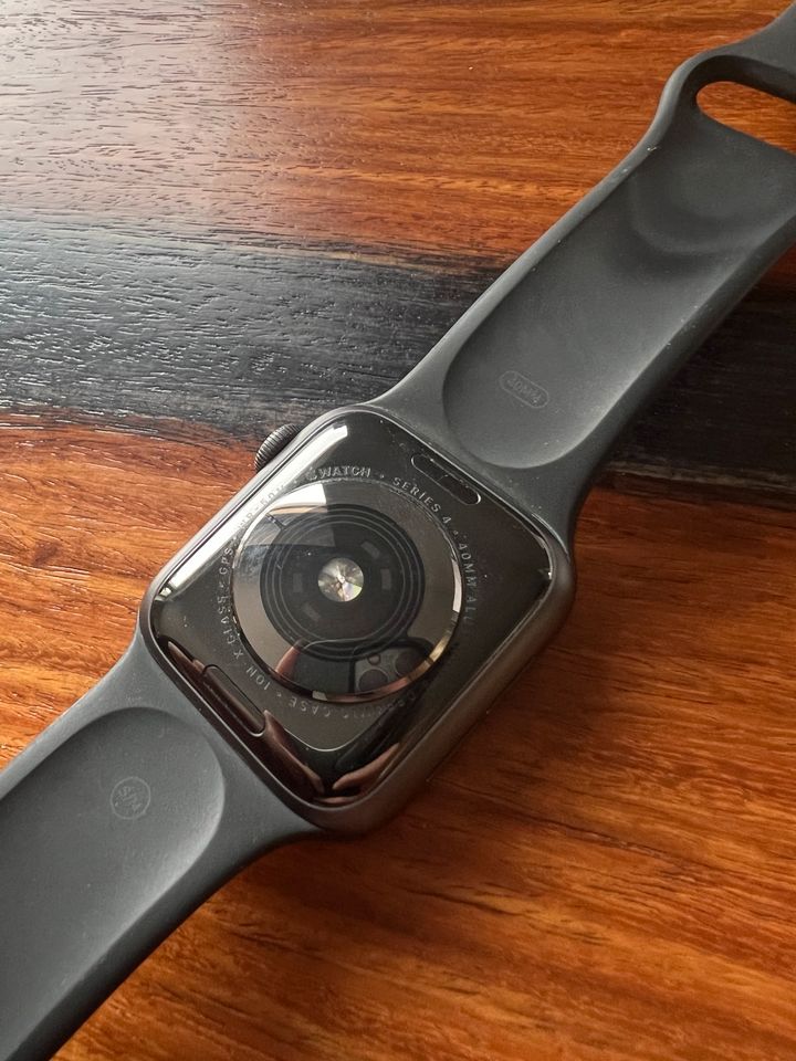 Apple Watch Series 4 (40 mm), Aluminium in Grevesmuehlen