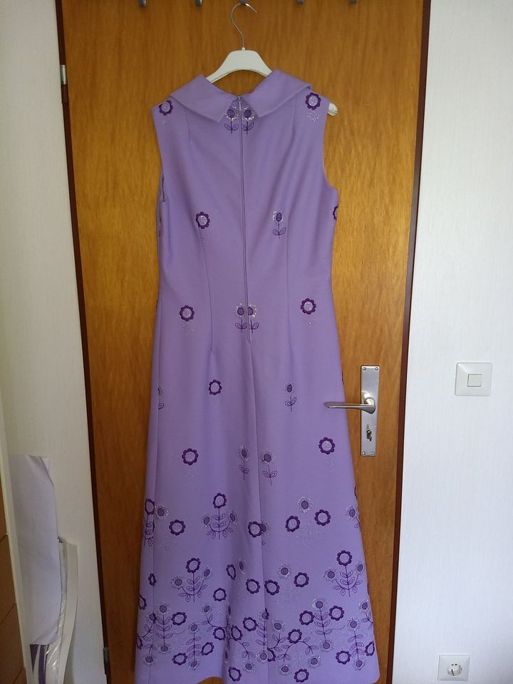 Fliederfarbenes Maxikleid, Abendkleid in Gr. 38/40  (42) in Schwülper