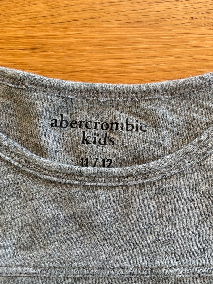 T Shirt von Abercrombie kids in grau in Escheburg