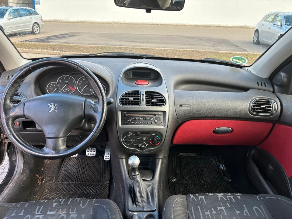Peugeot 206 Premium 1.4 Liter Benzin 88PS Euro4 Klima Tüv in Donaueschingen