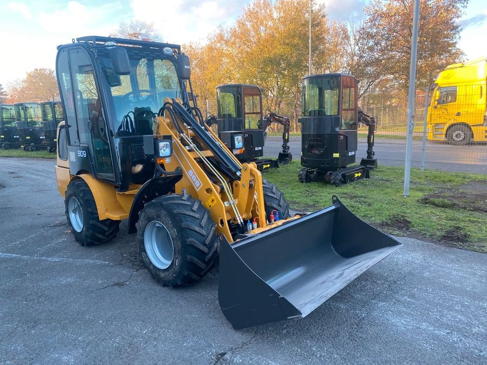 Radlader 809 Kabine Frontlader Hoflader Kompaktlader Kubota in Teterow