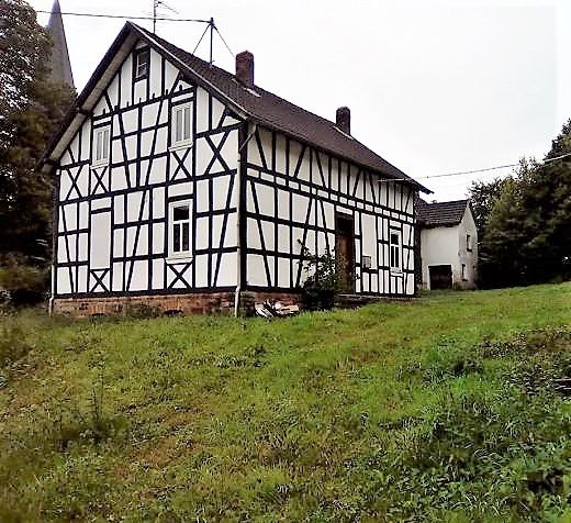 Fachwerkanwesen mit Geschichte sucht kreativen Geist zu Wiederbelebung in Mehren Westerwald