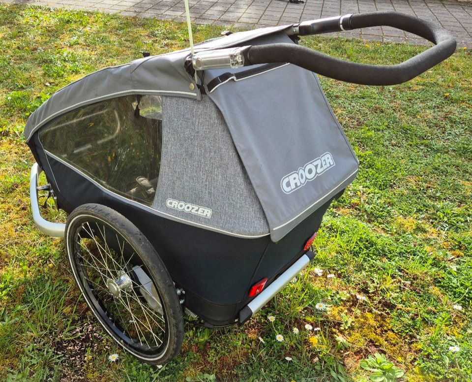 Croozer Vayaa 1 (graphite blue) mit Zub. - Kinderfahrradanhänger in Stuttgart