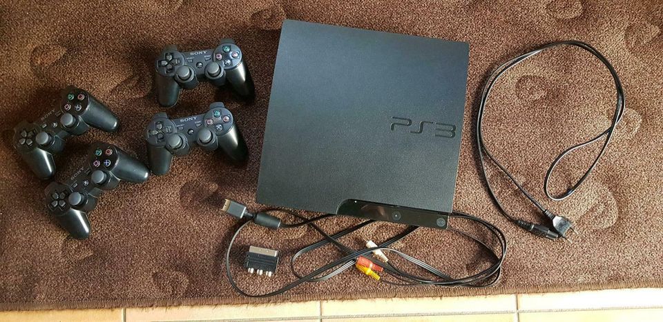 PS3, Playstation 3 mit 4 Controller und 14 Spiele in Windhagen