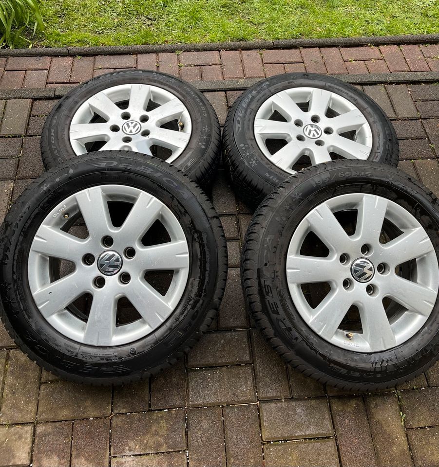 Vw Alufelgen Golf 6 195/65 R15 Allwettereifen ET50 in Duisburg