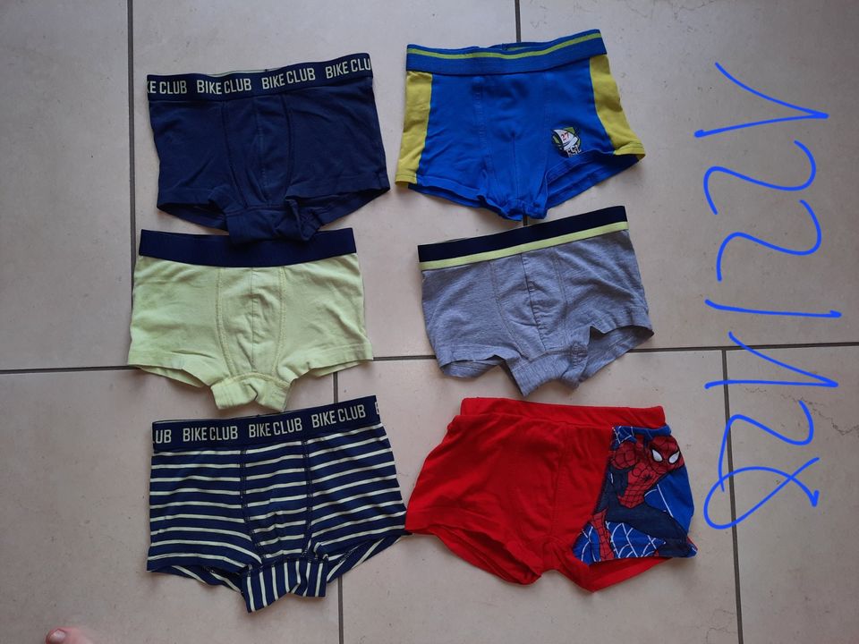 Jungen Kleidung kurze Hose, Unterhemd, Wäsche 128 / 134 in Oer-Erkenschwick