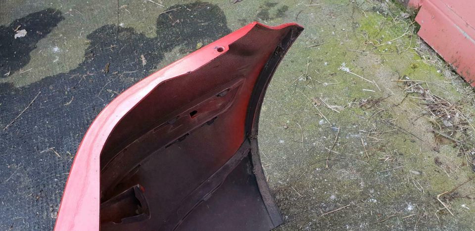 Stossstange hinten Vw Golf 4 Farbe Rot LP3G in Minden