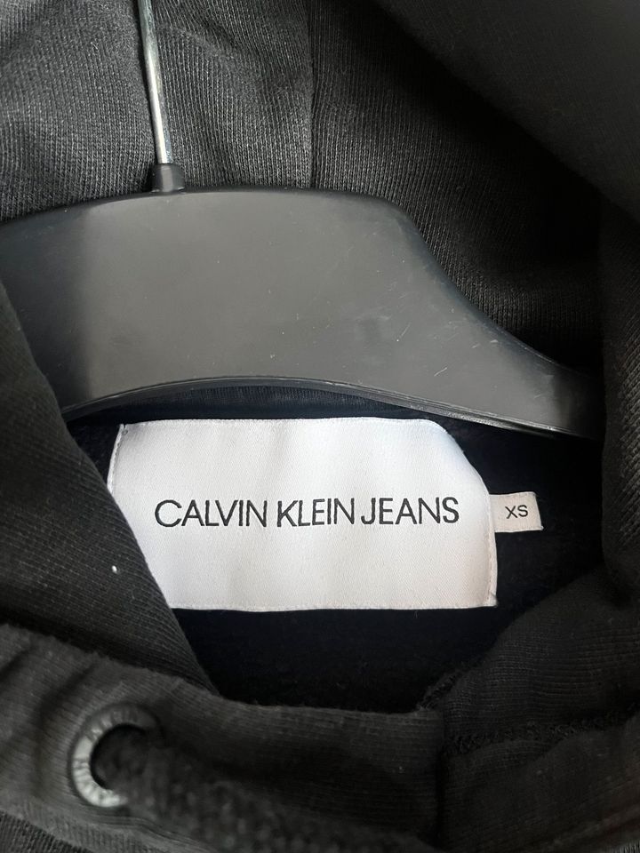 Calvin Klein Herren Jeans Hoddie/Kapuze Gr.Xs Schwarz TopZustand in Wiesbaden