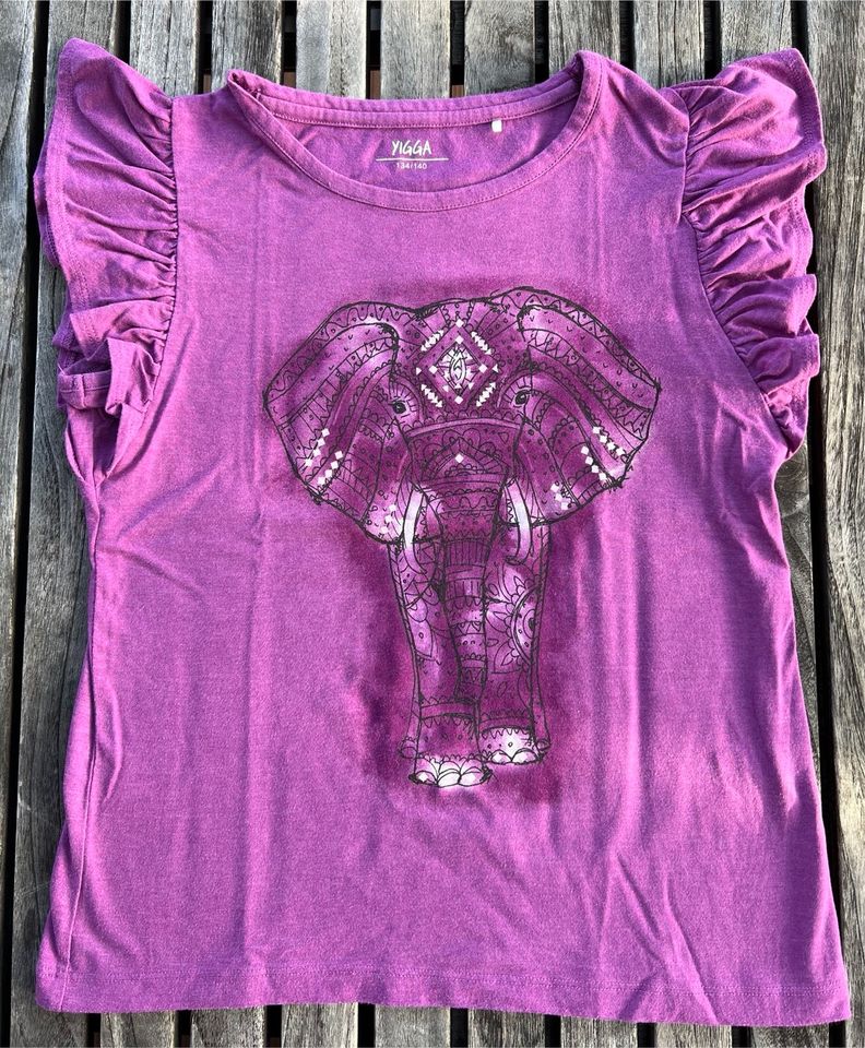 Cooles lila T-Shirt/Top mit „Elefant“ von YIGGA, Größe: 134/140 in Allersberg