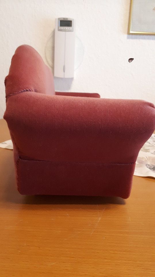 Süßes kleines Puppensofa,Handarbeit in Bispingen