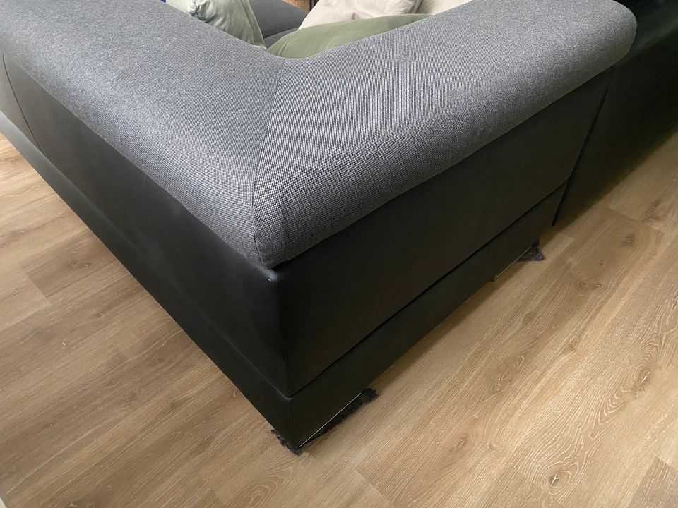 Couch Sitzecke Schlafcouch Schlaffunktion Sofa grau Lederoptik in Niederndodeleben