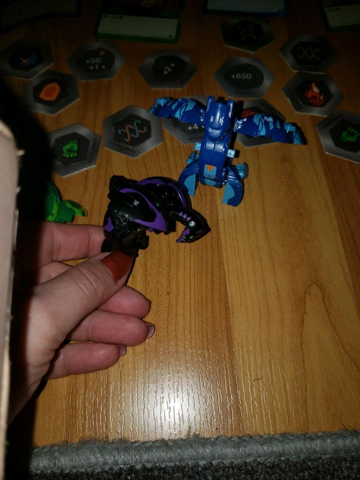 Bakugan Figuren und Karten in Schwarzach am Main