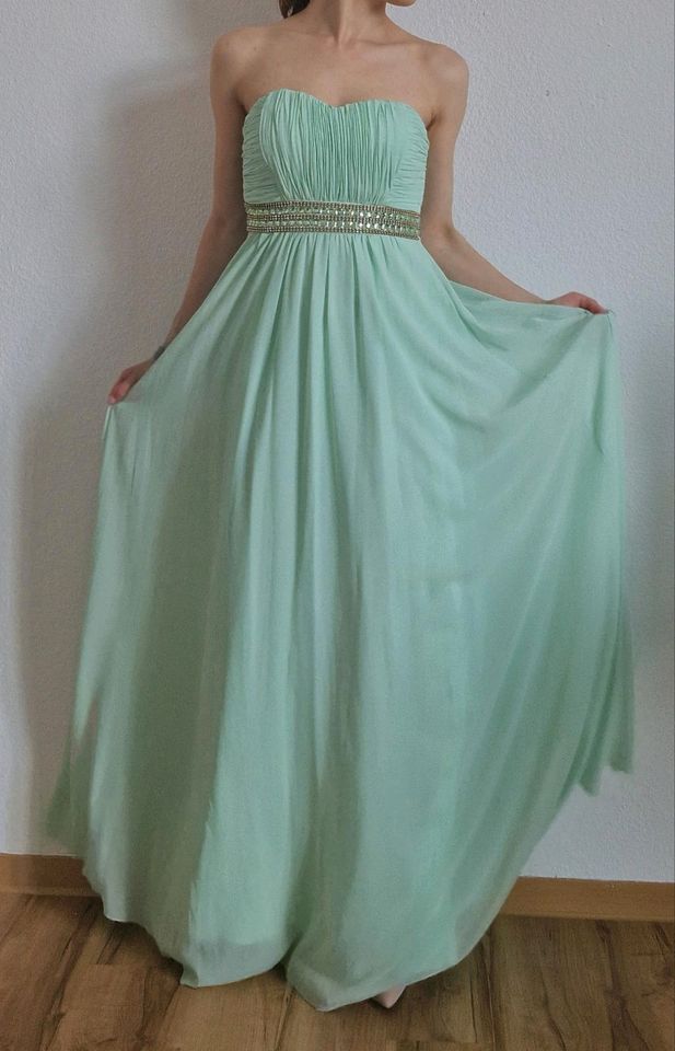 Pastellgrünes, bodenlanges elegantes Abendkleid aus Chiffon in Karlsruhe