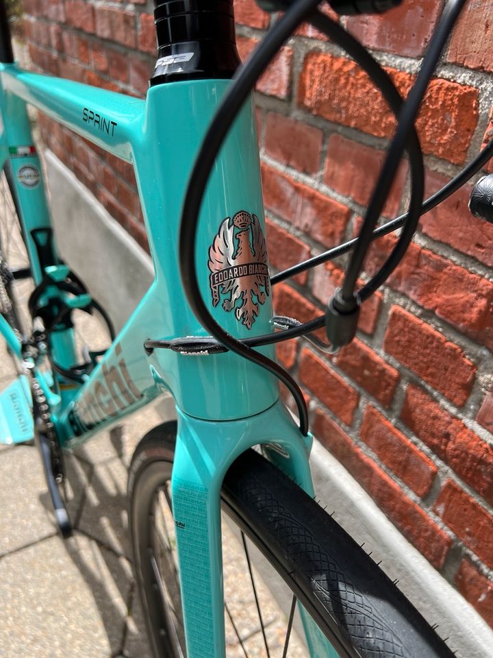 Bianchi Sprint Disc Shimano 11x2/8,7kg/Gr.55/carbon in Gronau (Westfalen)