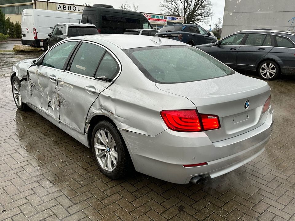 BMW 523i Lim.*Automatik*Leder*Xenon*Navi*Fahrbereit in Stapelfeld