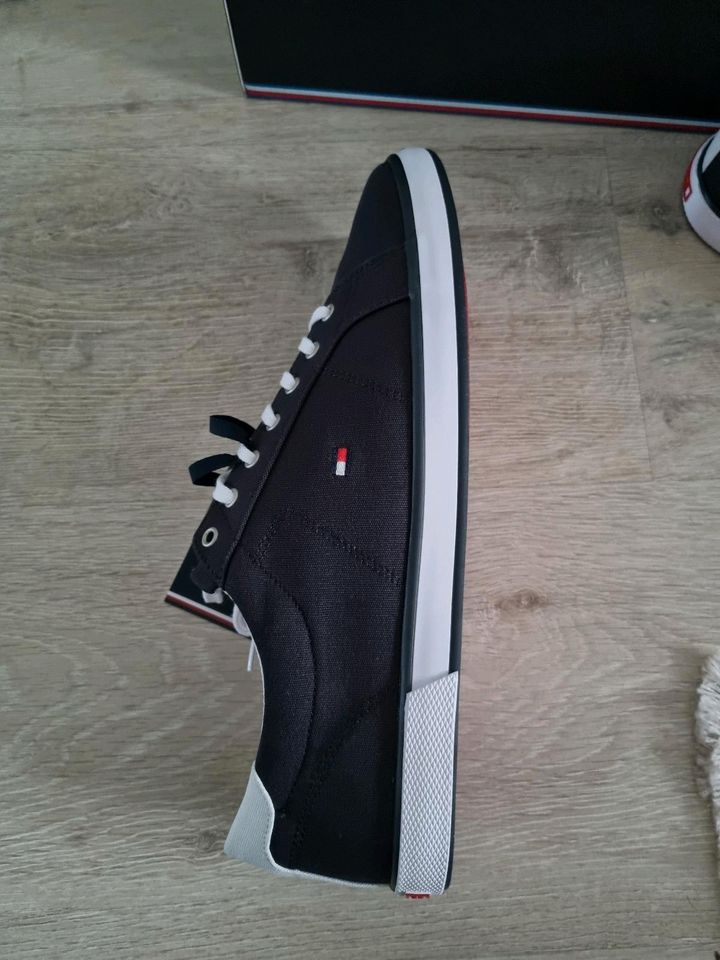 Tommy Hilfiger Herren Sneaker Größe 43 - Neu in Hannover