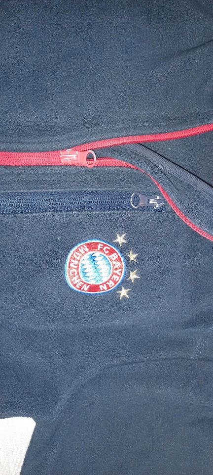 Fc Bayern Strickjacke Gr.140 in Sondershausen