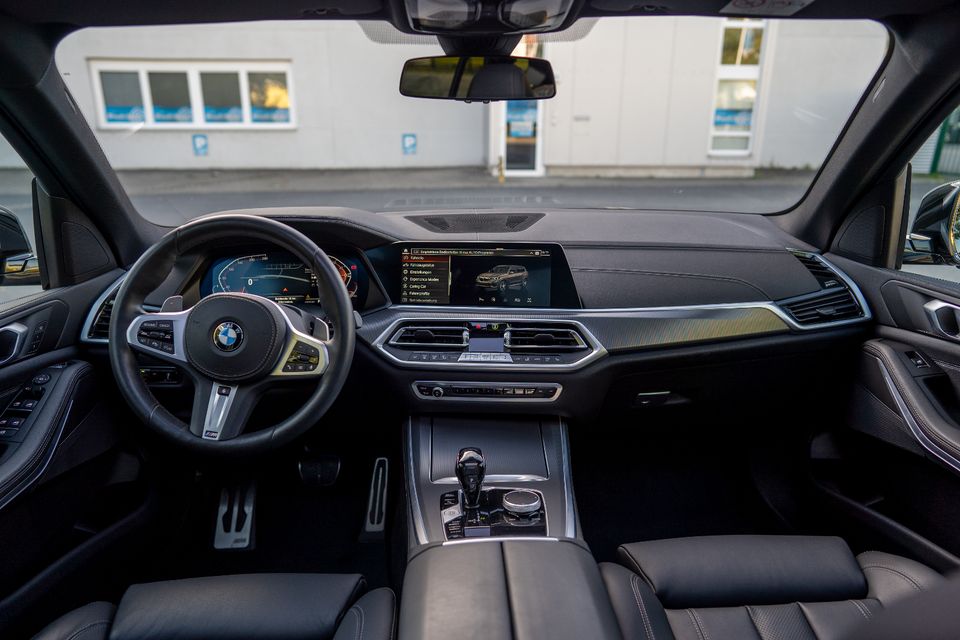 Auto mieten Autovermietung Mietwagen: Der neue BMW X5 M Packet in Berlin