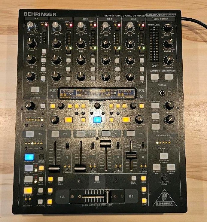 Behringer DDM 4000 Dj Mischpult, Clubmixer in Bünde