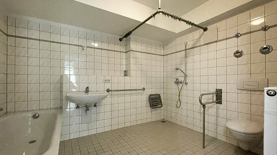 3 Zimmer Wohnung - innerhalb Seniorenwohnanlage! in Berlin