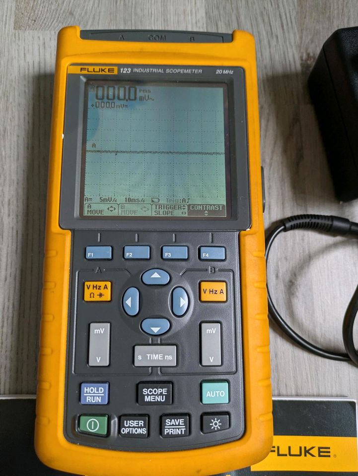 Fluke 123 industrial scopemeter 20MHz in Hardegsen