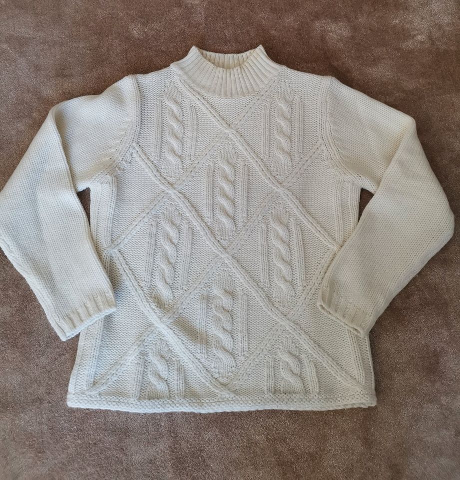 Strickpullover mit Zopfmuster in München